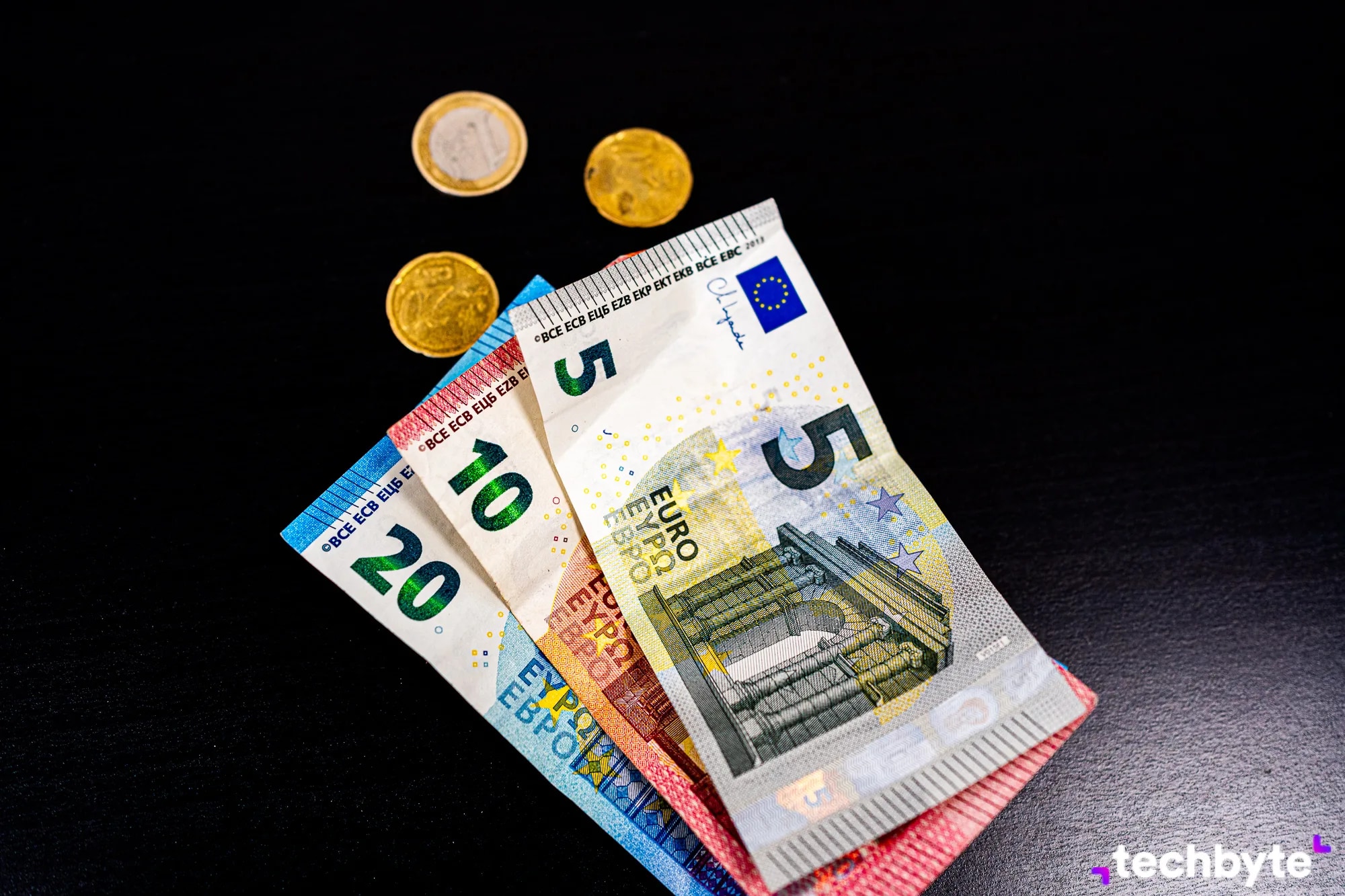 Štát konečne priznal závažný problém: Milióny eur končia v nesprávnych rukách, riešenie však stále neexistuje