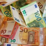 Peniaze, euro bankovky, odvodová úľava, podnikatelia