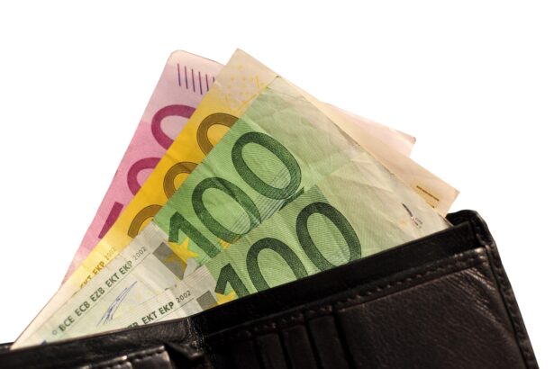Peňaženka, peniaze, euro, bankovky, DPH, transakčná daň